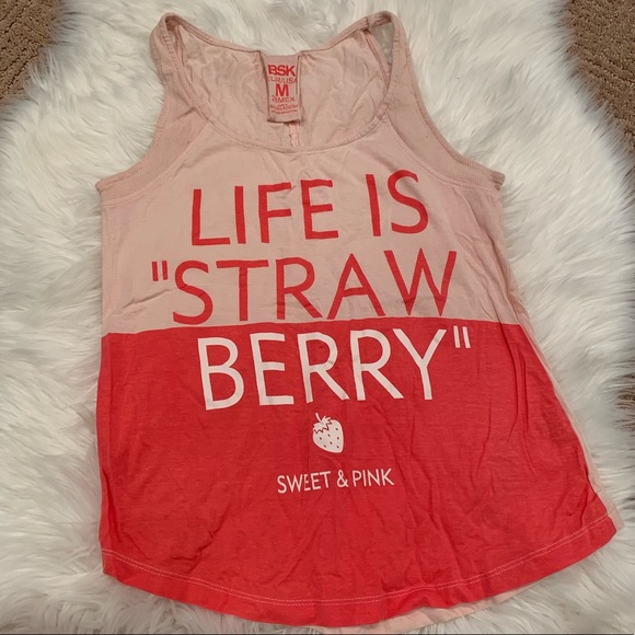 Bershka Tops - 🍓Cute pink strawberry top🍓